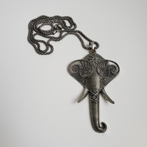 Pewter Tone Elephant Pendant Necklace Ornate Design Ribbed Trunk + Tusks Rustic - Picture 4 of 7